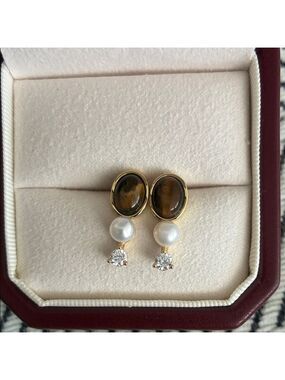 Elegant Gold and Pearl Earrings